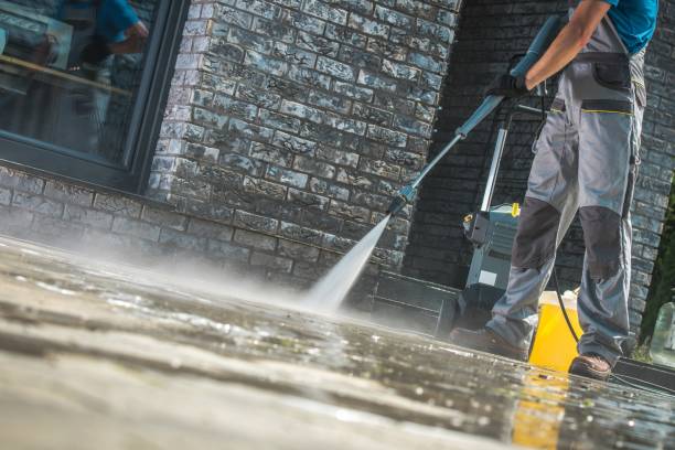 Best Pool Deck Cleaning  in Grove City, FL